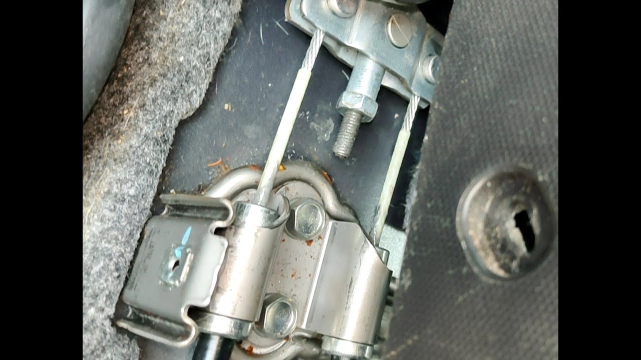 Регулировка ручного тормоза Honda Jazz или Fit (GD) 2006 года