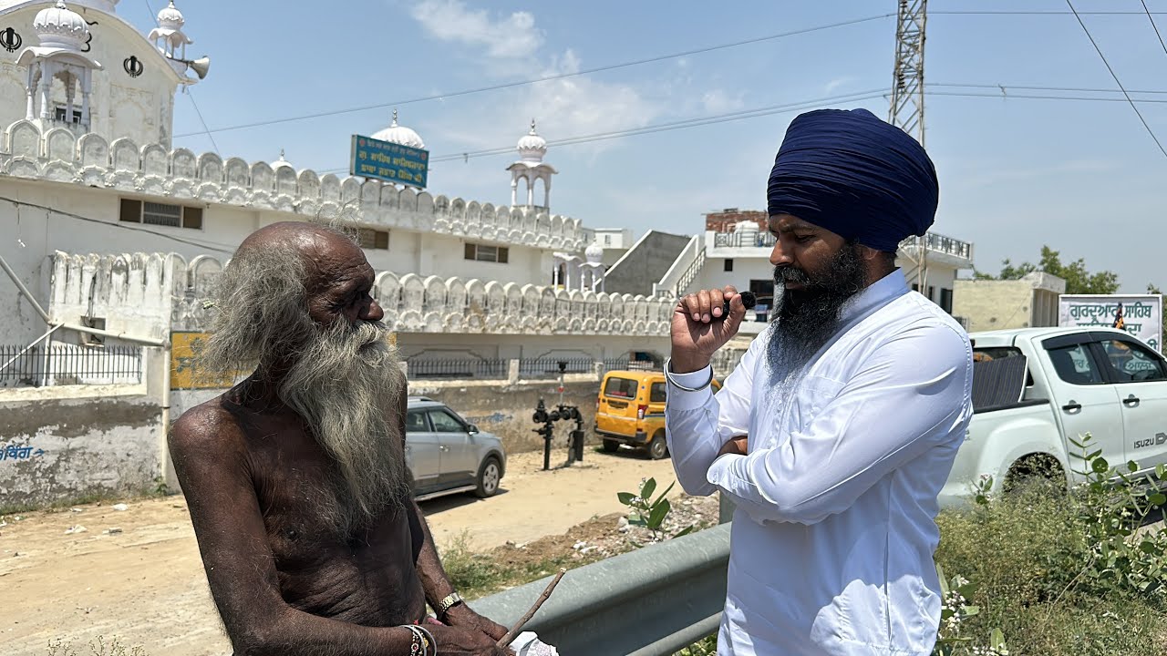 ਪੜਿਆ ਲਿਖਿਆ ਇਹ ਬਾਪੂ ਅੱਜ ਸੜਕਾਂ ਤੇ ਬਿਨਾ ਕੱਪੜਿਆ ਤੋ ਪਟਿਆਲੇ ਚ ਘੁੰਮ ਰਿਹਾ ਸੀ ਪਿੰਡ ਦੇਵੀਗੜ ਵੱਲ ਦੱਸ ਰਹੇ ਨੇ