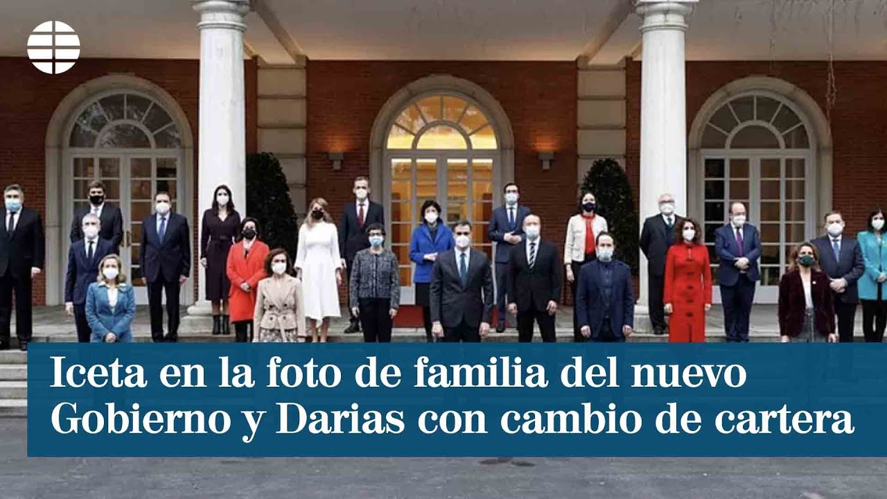 Miquel Iceta en la foto de familia del nuevo Gobierno y Carolina Darias con cambio de cartera