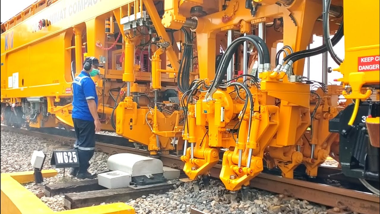 [Plasser & Theurer TERBARU 2021] Aksi Kereta Api Canggih Ketika Memperbaiki Rel Dan Wesel