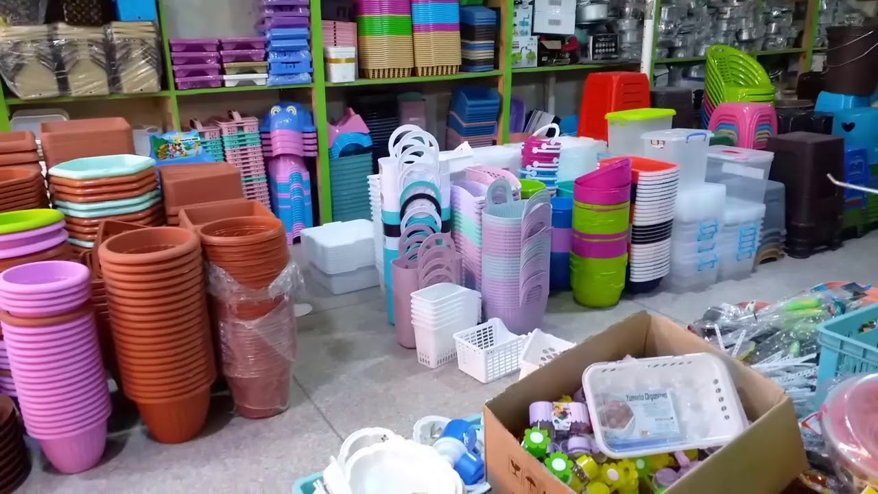 اواني البلاستيك بالجملة في محال بالجهادية وعند اخ الحيحي