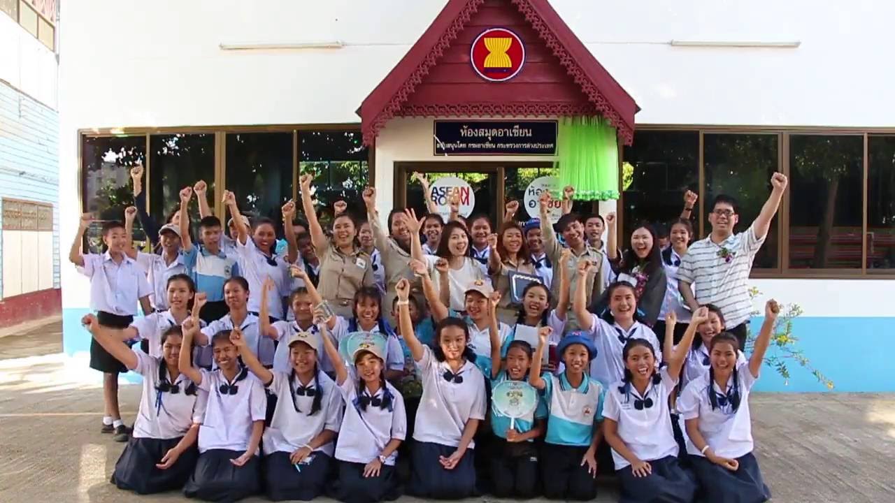 พิธีส่งมอบห้องสมุดอาเซียนให้แก่โรงเรียนบ้านเวียงฝาง อำเภอฝาง จังหวัดเชียงใหม่