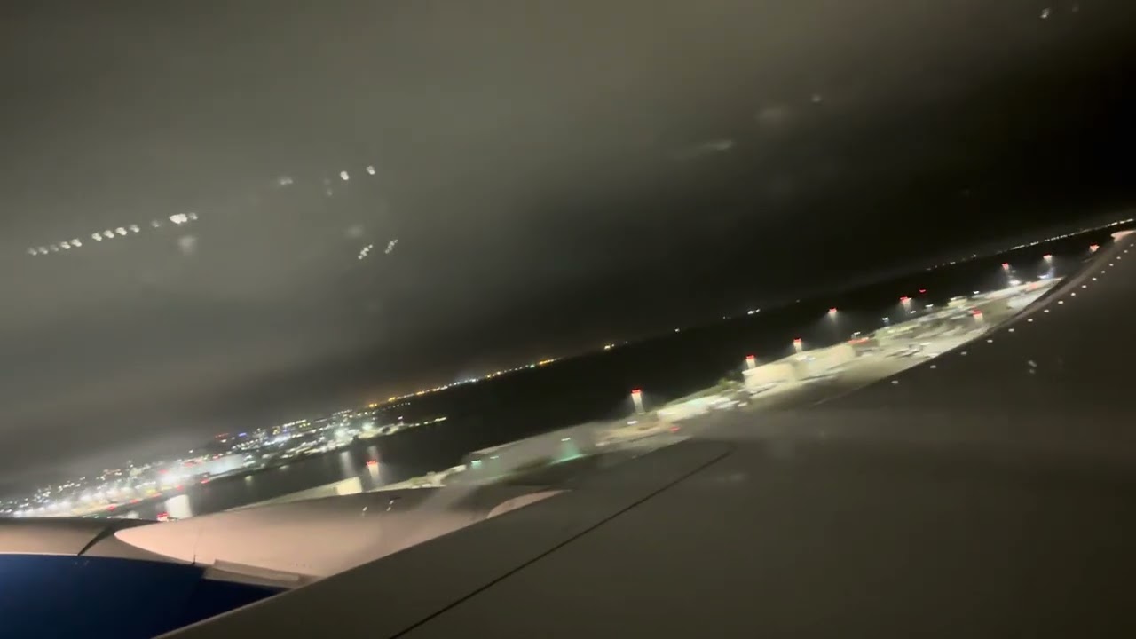 SFO, United Airlines Boeing 777-200ER GE90 Full Power Take Off, Night, San Francisco, USA