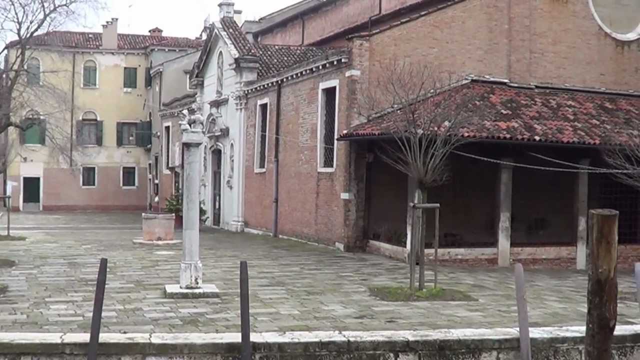 Città di VENEZIA: Feste di Laurea, degrado-vandalismi in Fond.de le Terese e C.S.Nicolo' a S.Marta.