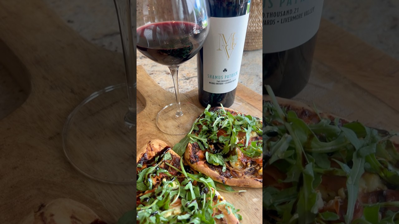 Fig Prosciutto & Arugula Flatbread #winepairing #foodandwine #appetizer #holidays #wine #flatbread