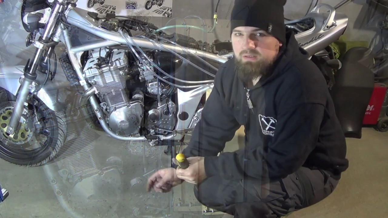 Garage #8 - Suzuki GSF 600 Bandit, regulacja i synchronizacja gaźników.