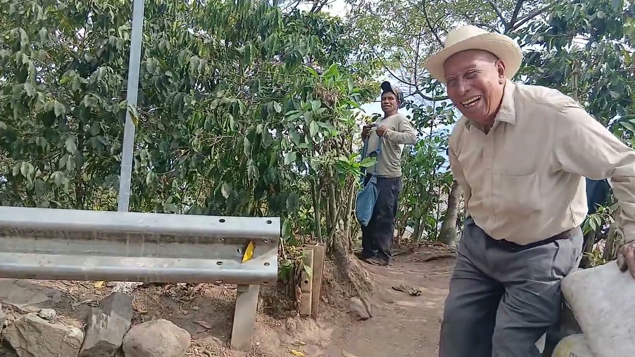 El señor del café qué bonita plática rumbo al lago al titlán