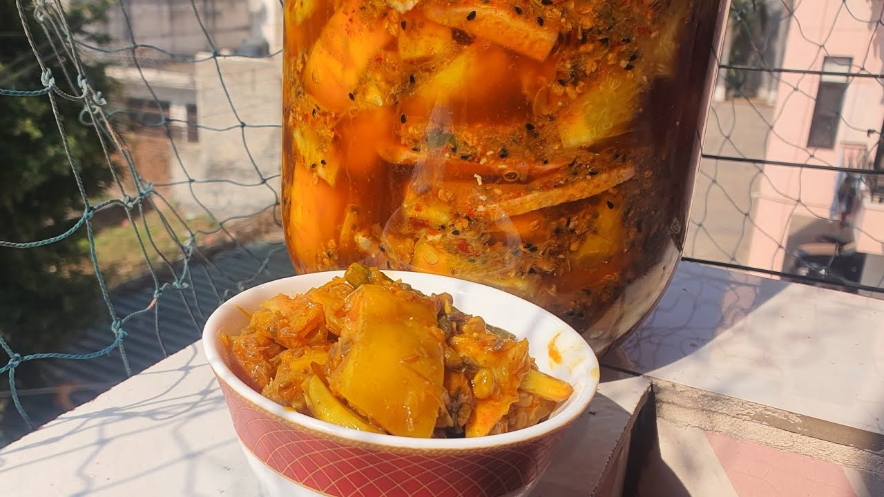 Gaal Gaal Hari Mirch Ka Achar 🌶️🔥 | Teekha & Chatpata Mirchi Pickle Recipe 😋