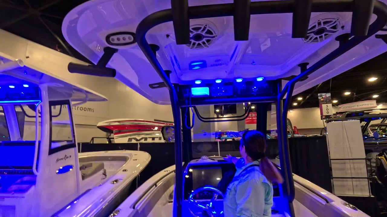 2025 Sea Hunt Gamefish 25 at the 2025 Miami International Boat Show. Pretty Fair Price!