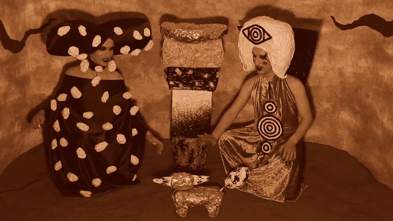 Runa de Luna  - Theology