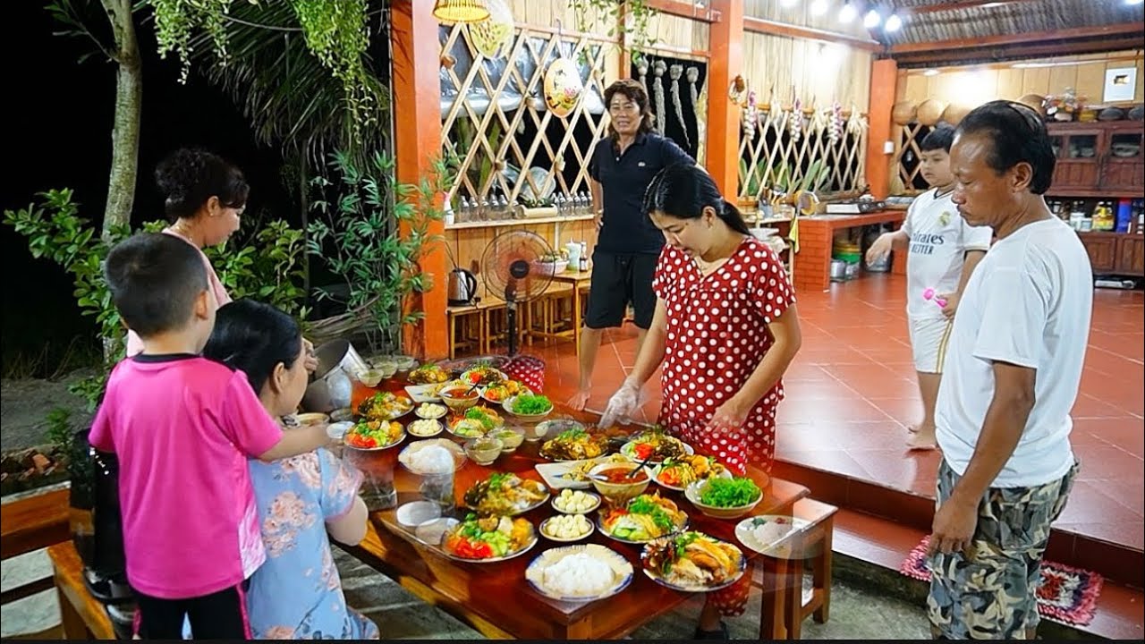 Tất Bật Những Ngày Cuối Năm Cùng Món Cơm G.à Xối Mỡ | MTQH