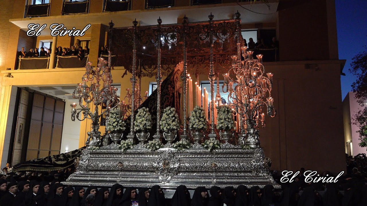 SEPULCRO Y VIRGEN DE LA SOLEDAD MALAGA 2023 SALIDA DESDE CASA HERMANDAD 4K