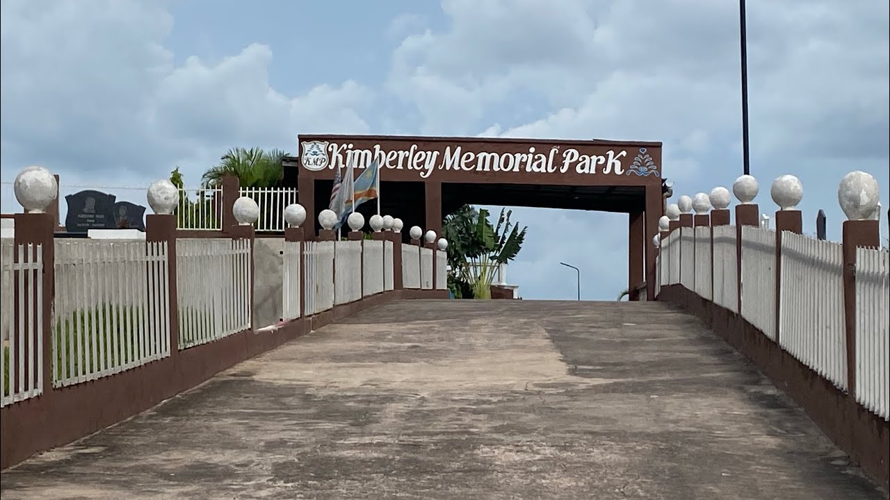 Page Noire : Enterrement du Corps de Papa Théodore