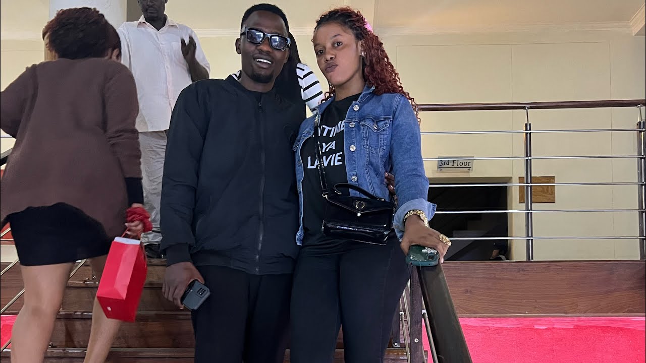 Kayobe Umukobwa wikizungerezi aramubenze kubera ukuntu arya 🤣Zella na Maman Niyori bumiwe 😁