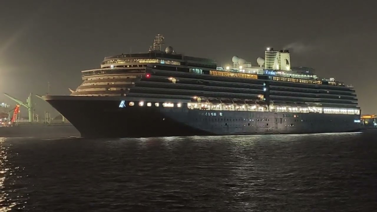 2026/02/08.00點49分荷美郵輪旗下WESTERDAM(威士特丹)經過高雄旗津漁港。