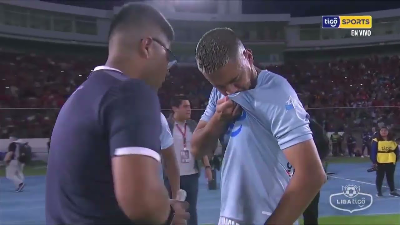 ¡Gran recibimiento! Increíble recibimiento a Wilstermann y Aurora en el clásico cochabambino.