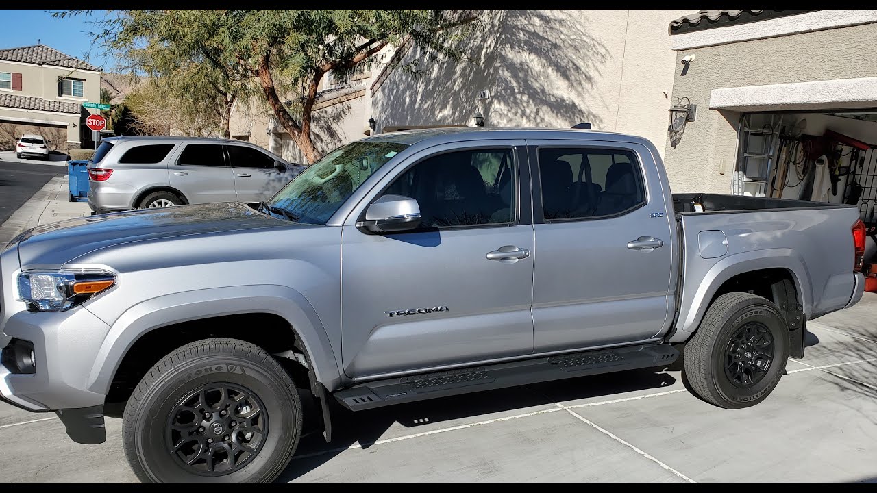 Rough Country HD2 Running Boards n 2021 Tacoma