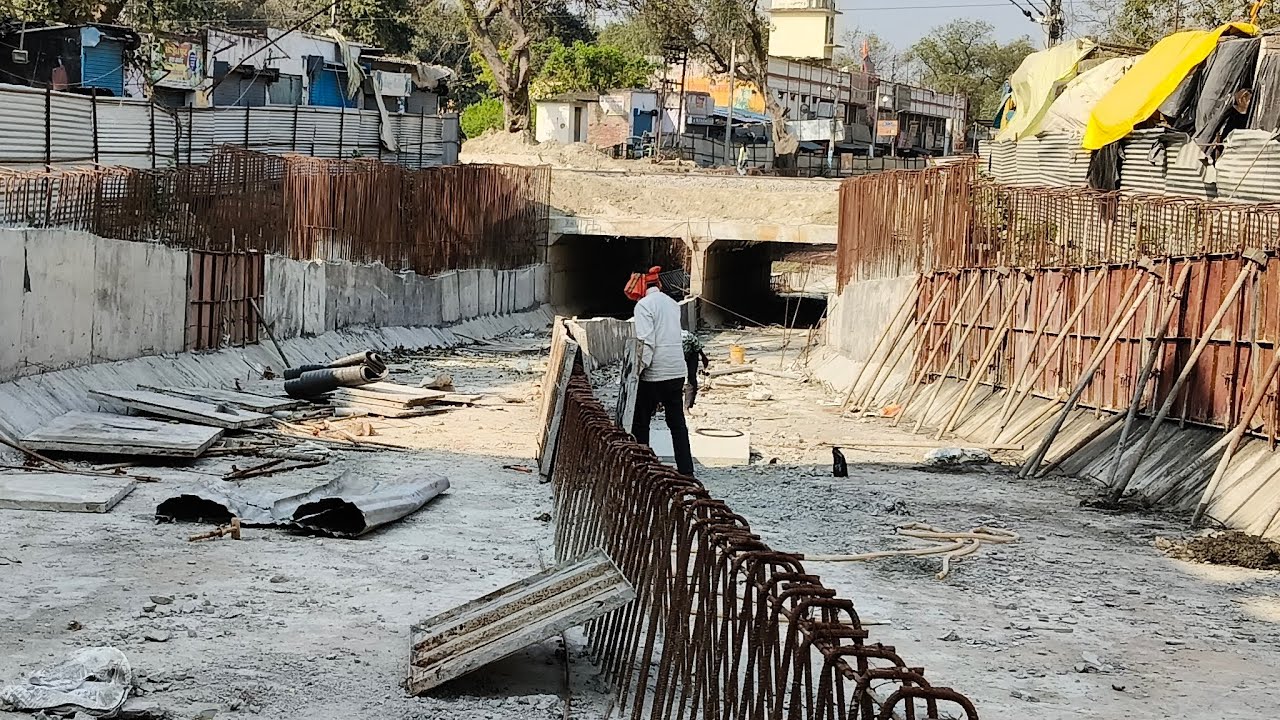 Live: पडरौना मुख्य रेलवे ढाले पर अंडरपास का निर्माण अंतिम चरण में। भीषण जाम से मिलेगी राहत