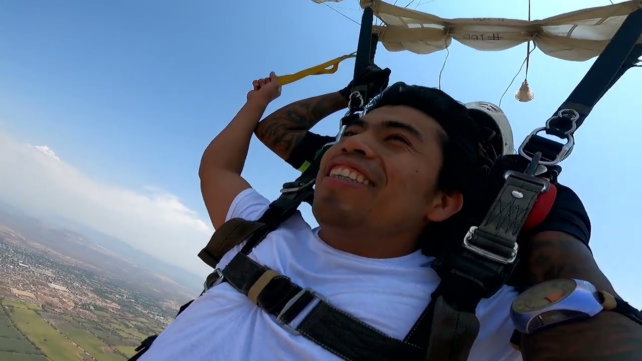 Saltamos en paracaídas 🛩️🪂con mis amigos en el lago de teques de 17 mil pies con #SkyDriveteques🤪😱