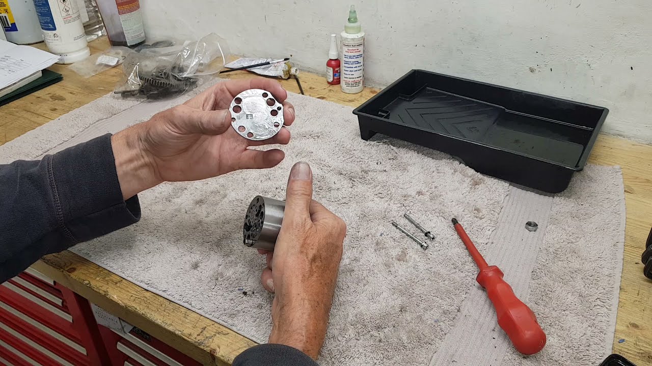 Triumph Trident T160 Engine Rebuild. Part 36: The Oil Pump