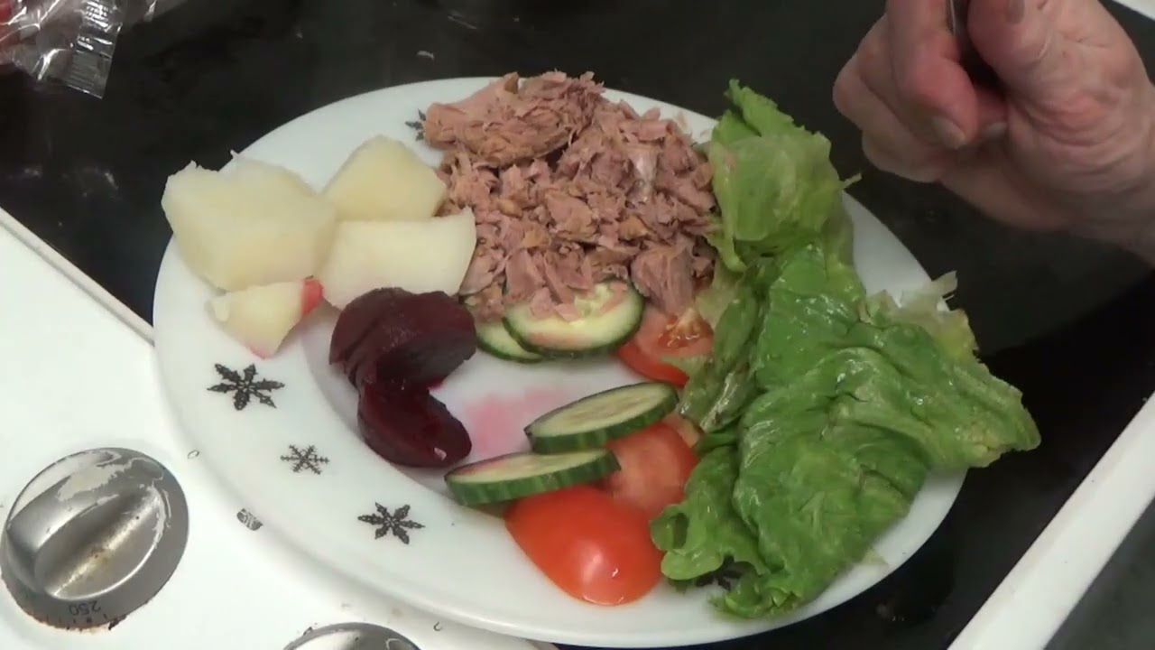Салат из тунца и молодого картофеля
