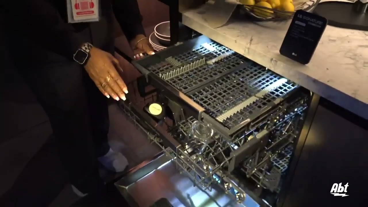 CES 2025: LG Signature Dishwasher With Retractable Handle