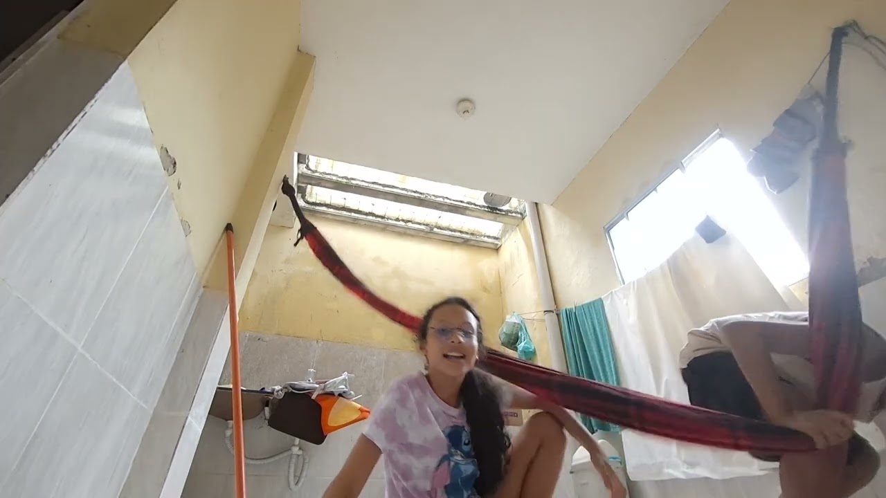 Um dia brincando com meu primo na rede