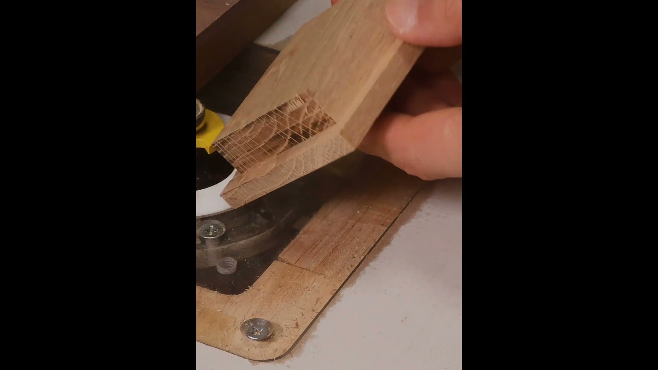 底板の加工と接着 / Make a bottom piece and glue miter joints. #diy #woodworking