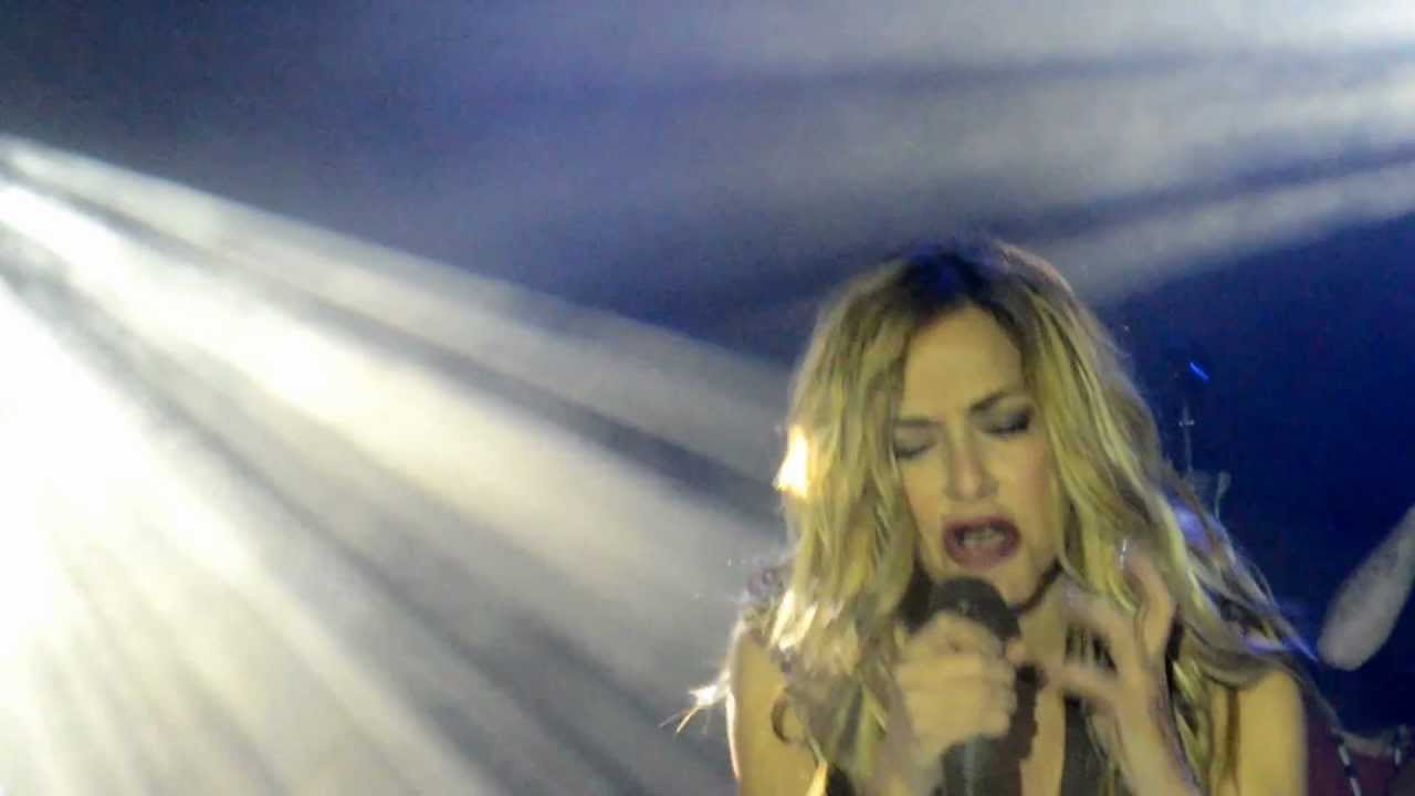 Anna Vissi - Mavra Gyalia (&Mu;&alpha;ύ&rho;&alpha; &Gamma;&upsilon;&alpha;&lambda;&iota;ά) (Live at Blinkers)