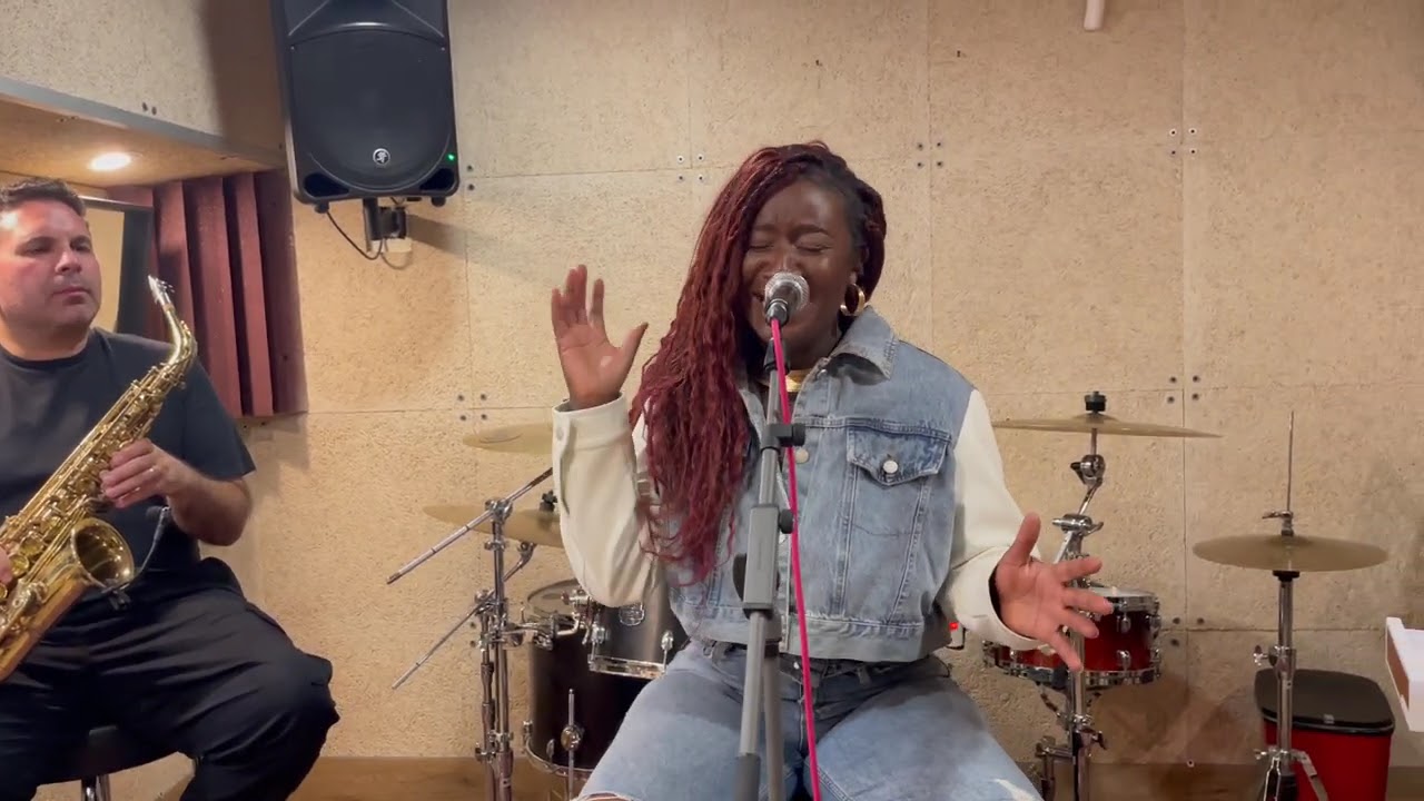 Betty Akna - Así es un sonido en directo