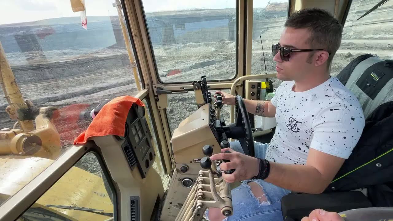 Working With Caterpillar 160H Grader - Operator Kostas Nannos