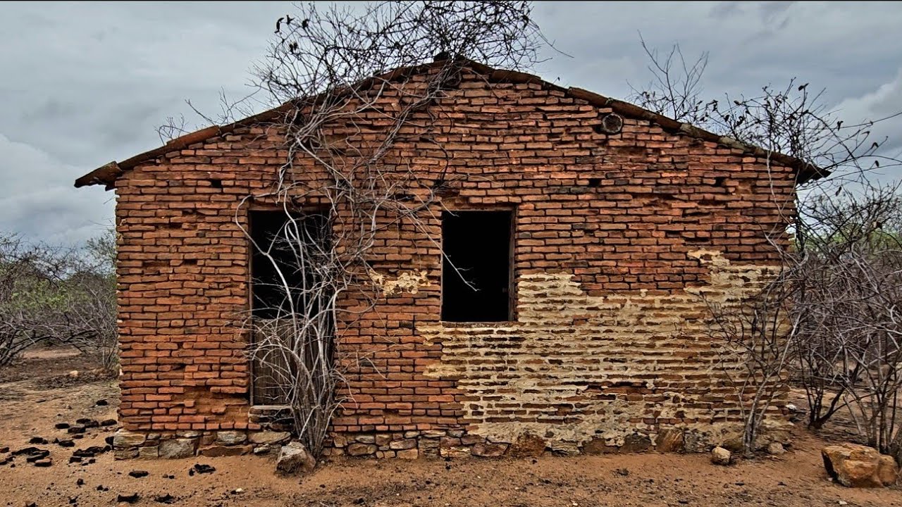 UMA CASINHA ABANDONADA NO MEIO DO SERTÃO DE IRAUÇUBA CEARÁ 