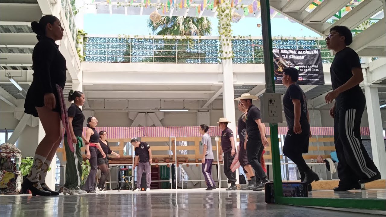 Xantolo 🖤 ensayo con el prof. Daniel León