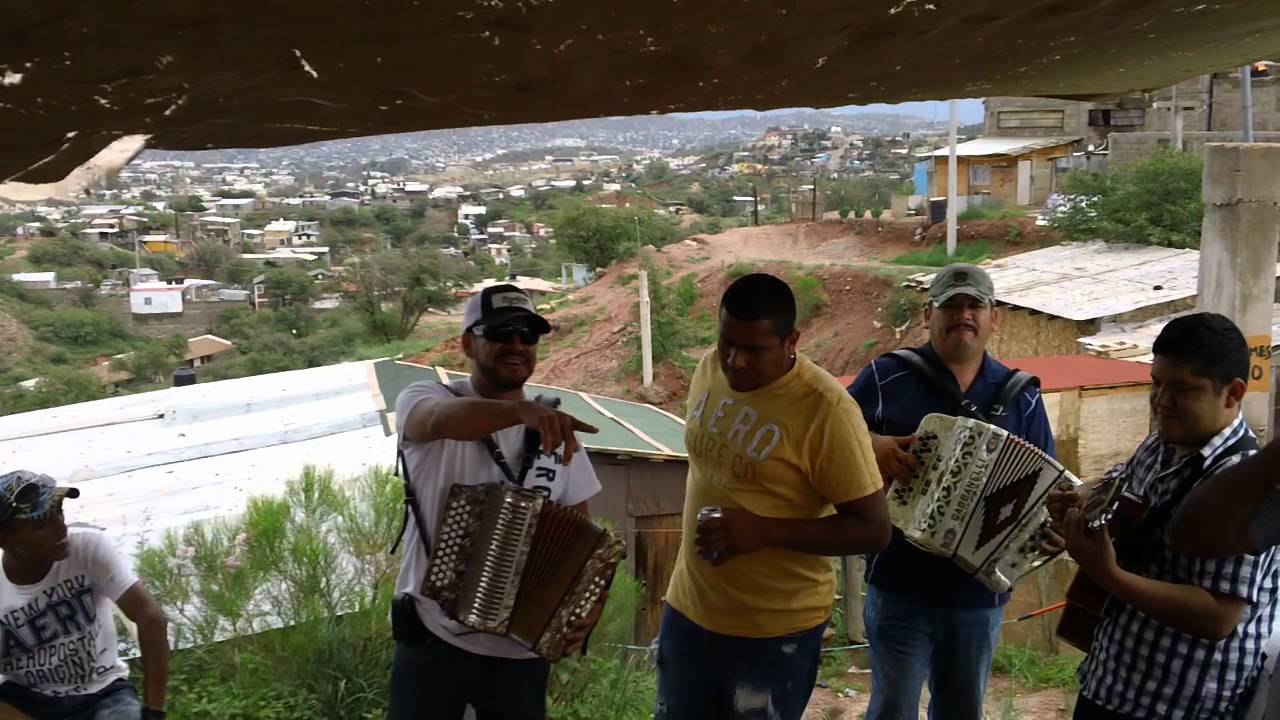 traviesos de la sierra y diferentes dls.sr de la corbata.