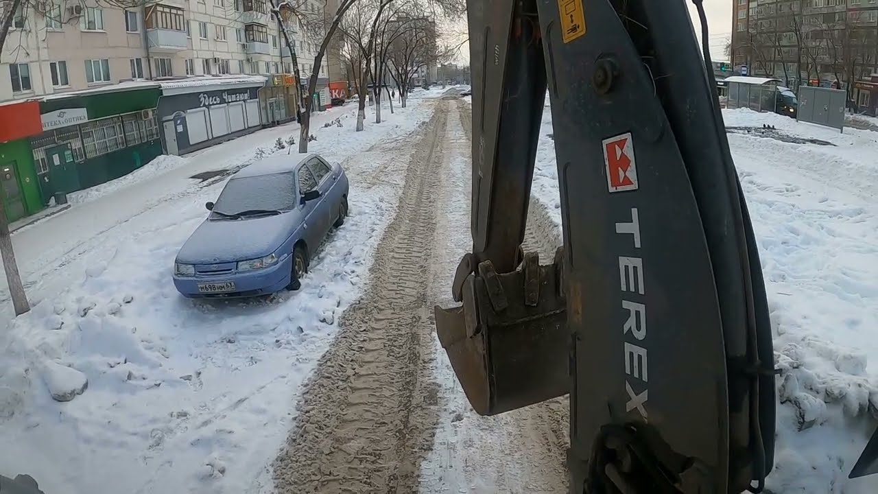 Раздолбил дорогу.Троллейбус сбил пешехода, расчищаем пешеходный переход.