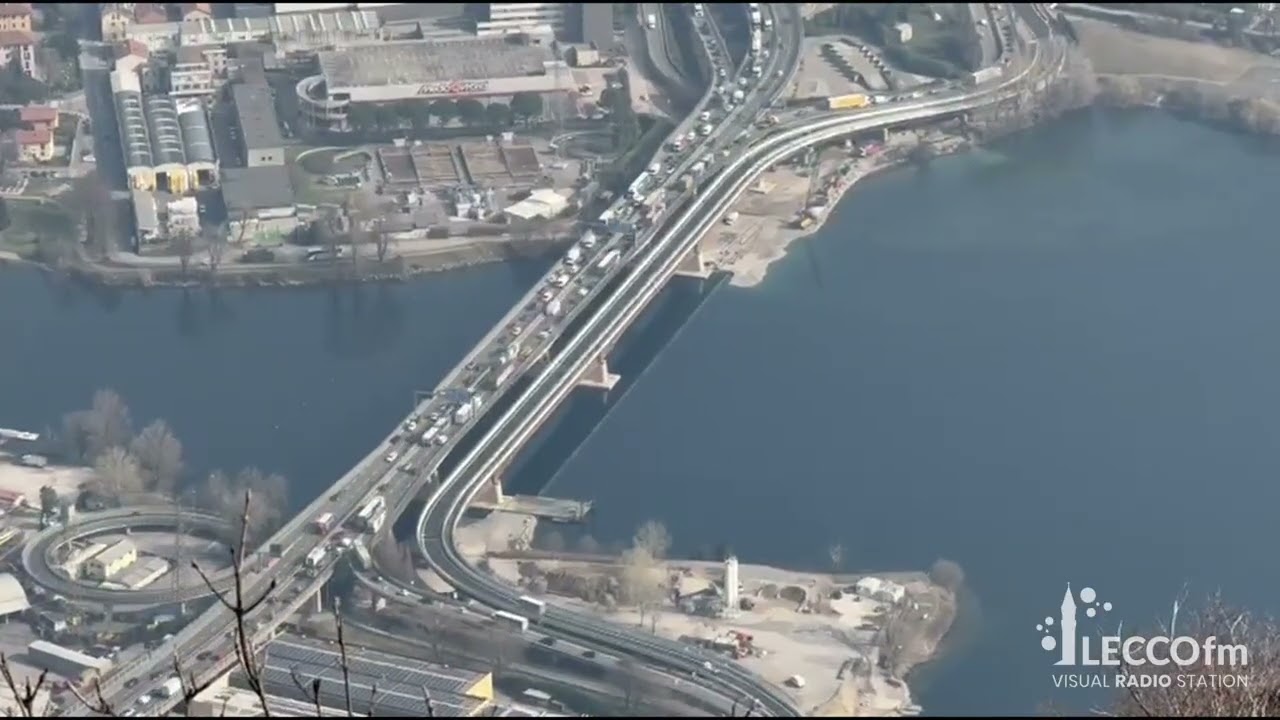 Code sul terzo, ma sul quarto ponte non c'è nessuno