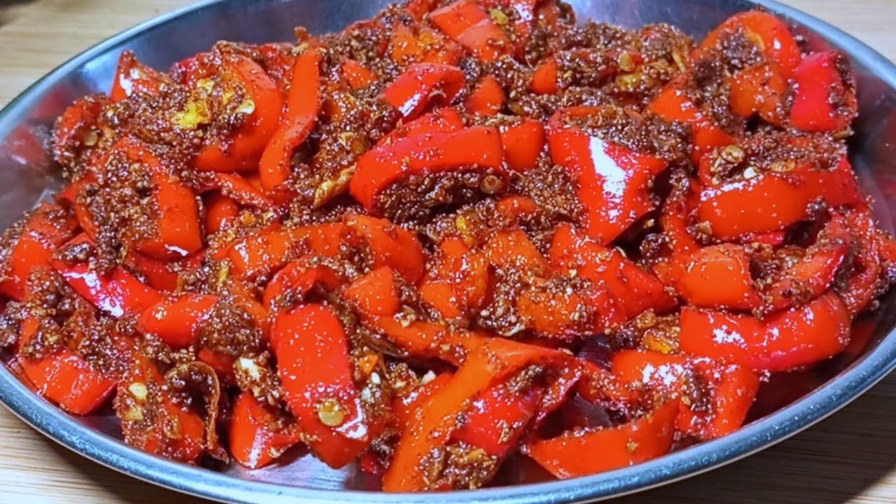 ढाबे वाली लाल मिर्च का अचार बनाये बिना मेहनत के | सिर्फ 10 मिनट मे,तीखी और चटपटी मिर्च की आचार 😋🤩🥳 
