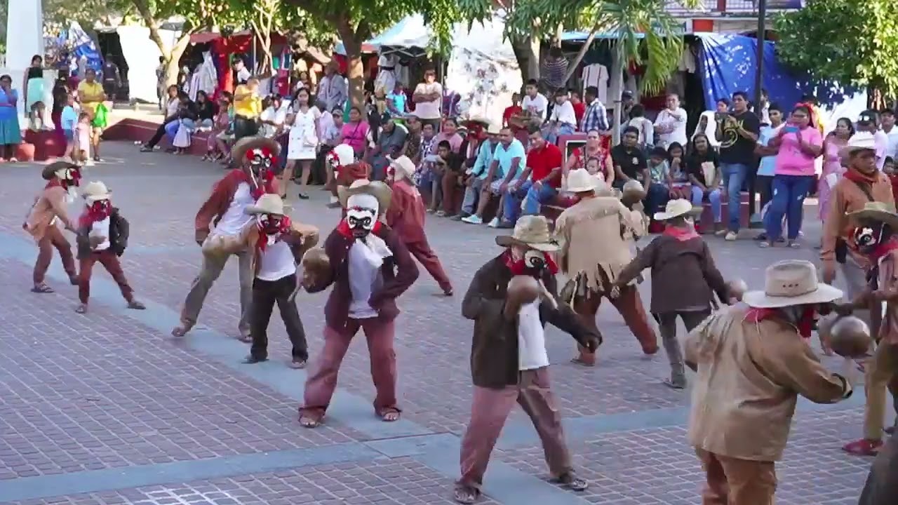 Danzas de los tejorones pantalonudos y tejorones cuerudos previo al carnaval 2025