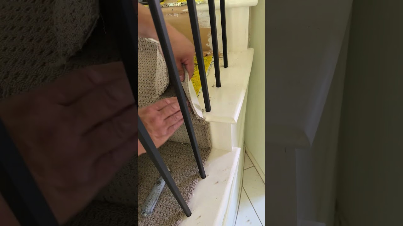 Installing Carpet for Opening Stairs #carpet #tips #carpetinstallation #howto #steps