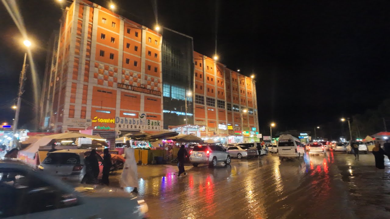 HARGEISA HABEENKI WA SIDE ? / RAINY NIGHT IN HARGEISA SOMALILAND.