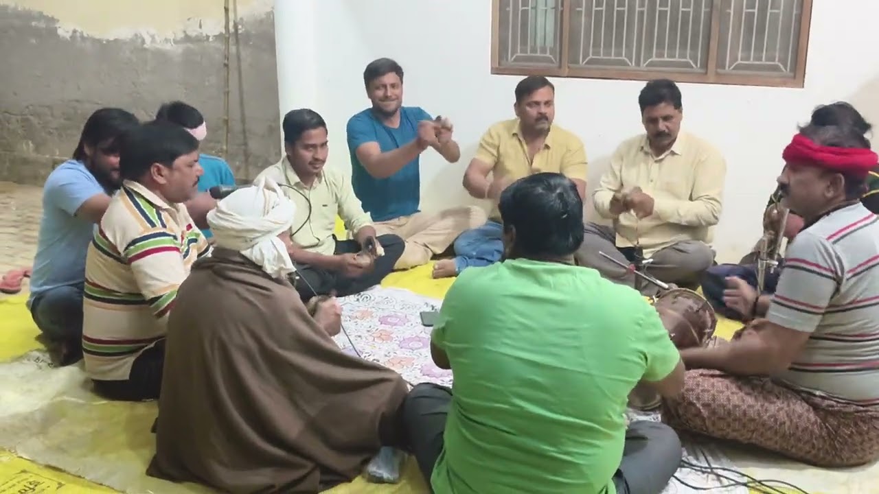 अलबेली घुमेली अकेली 