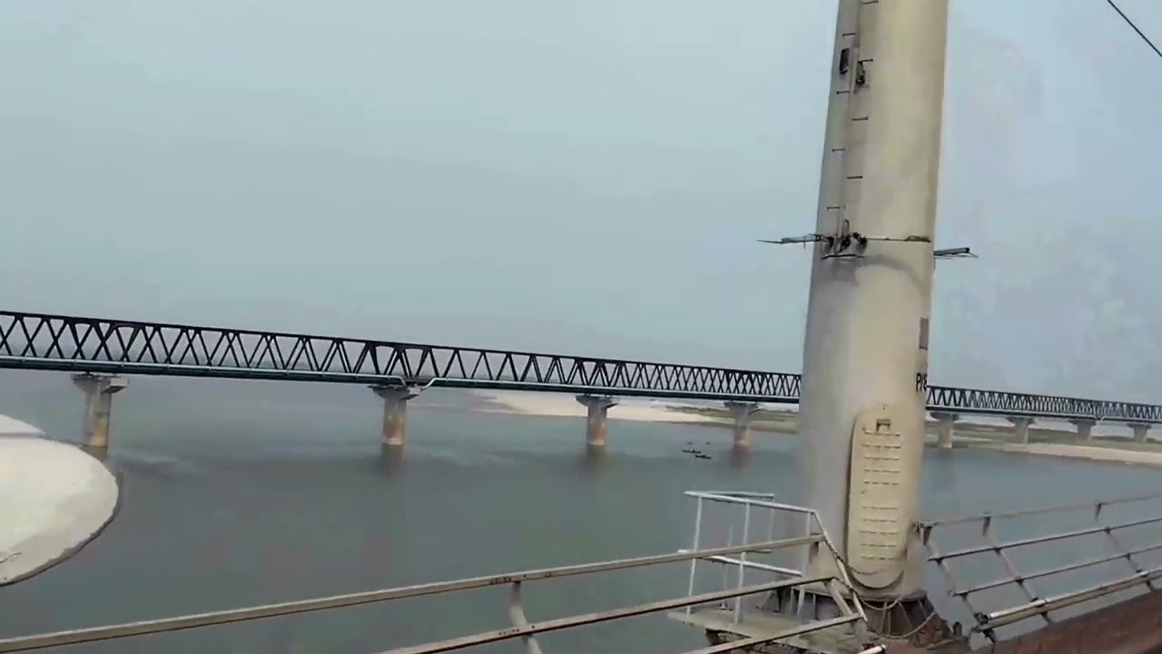 ঢাকার পথে চলার মাঝে, যমুনা সেতু–র দু’পাশে প্রকৃতির অপার সৌন্দর্য যেন চোখে শান্তির ছোঁয়া দেয়। ।।।।