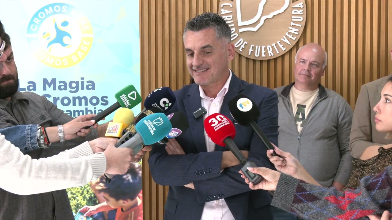 Fuerteventura lanza la primera colección de cromos de lucha canaria de Canarias