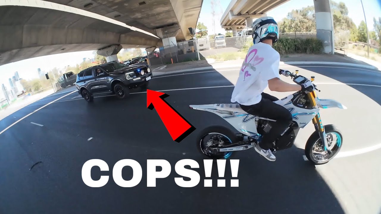 COPS CHASE STARK VARGS AT AUSTRALIAS BIGGEST SURRON RIDEOUT