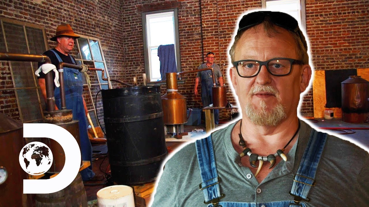 Mark And Digger Go Head To Head To Determine The Flavour Of The Season | Moonshiners