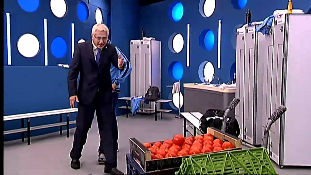 Walter Pandiani, millor carregar fruita que fer cops de cap  - Crackòvia - TV3