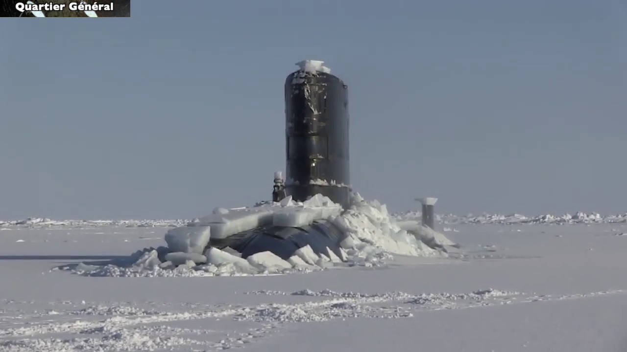 Sous Marin De La Royal Navy Immerge De La Glace au Pole Nord