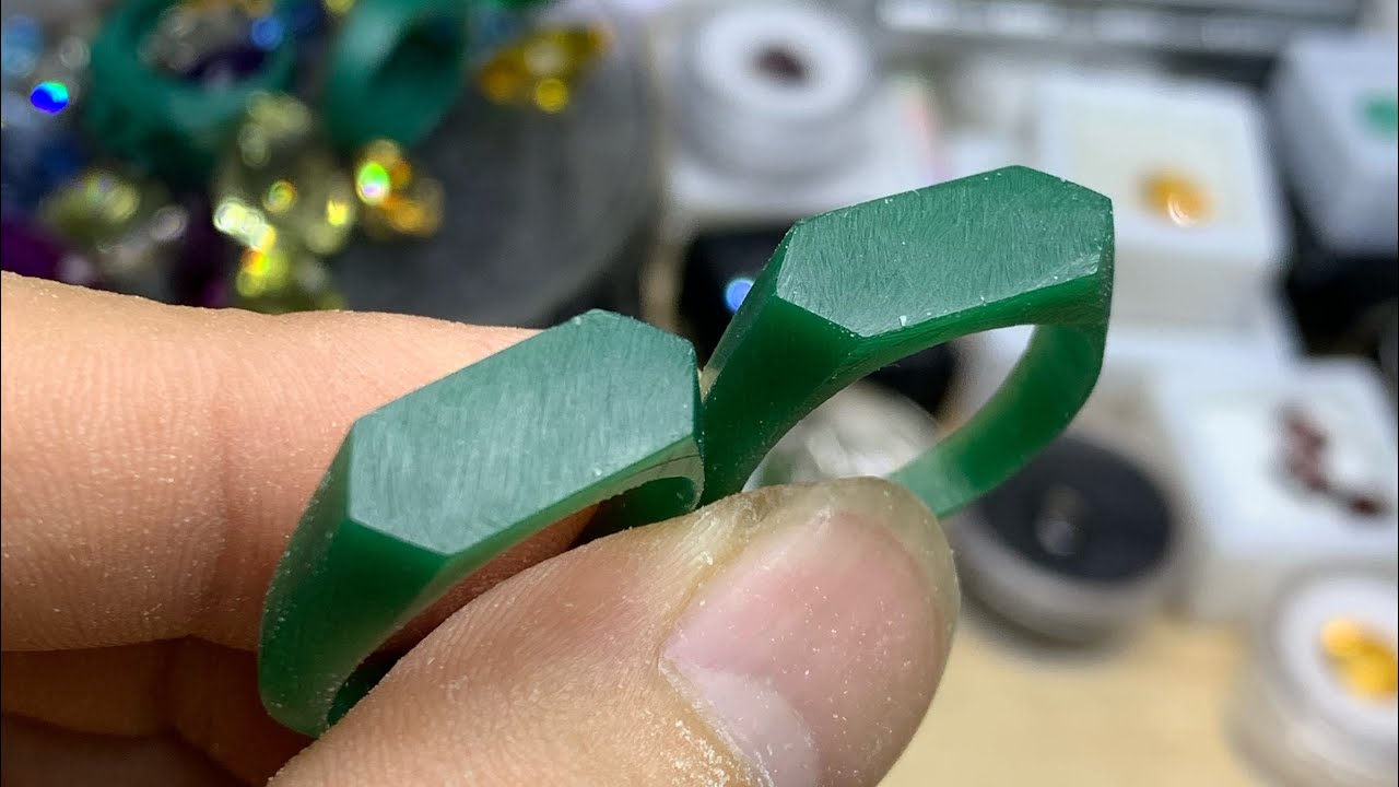The Journey of Handmade Signet Rings – From Wax to Finish