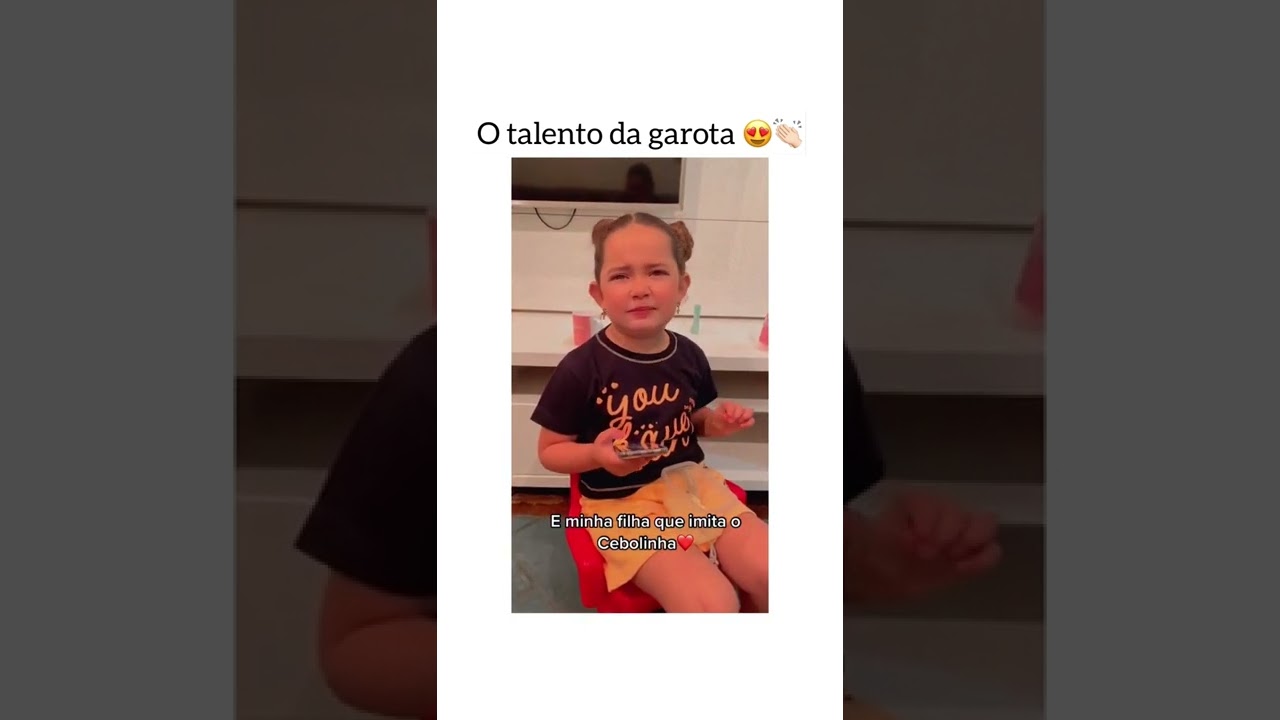 Menina que sabe imitar o Cebolinha da turma da M&ocirc;nica surpreende a m&atilde;e.