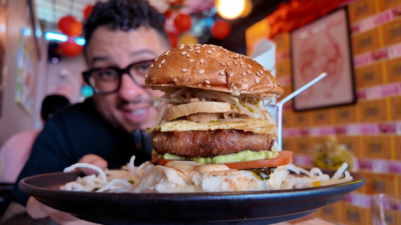 ¿HAMBURGUESA EN UN CHIFA? | elcholomena